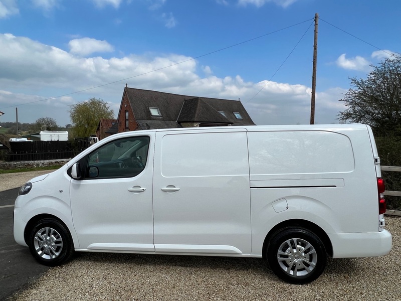 VAUXHALL VIVARO