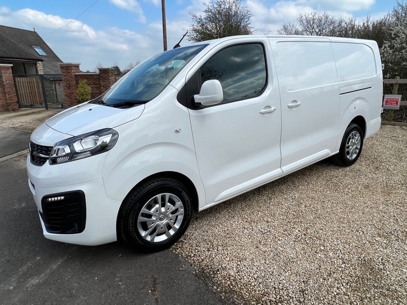 VAUXHALL VIVARO