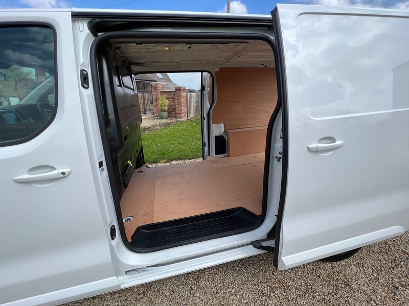 VAUXHALL VIVARO