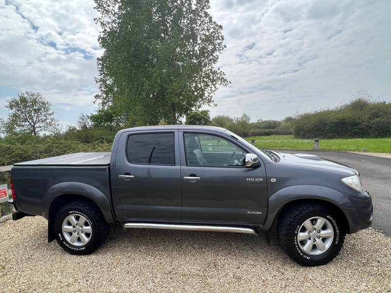 View TOYOTA HILUX INVINCIBLE 4X4 D-4D DCB