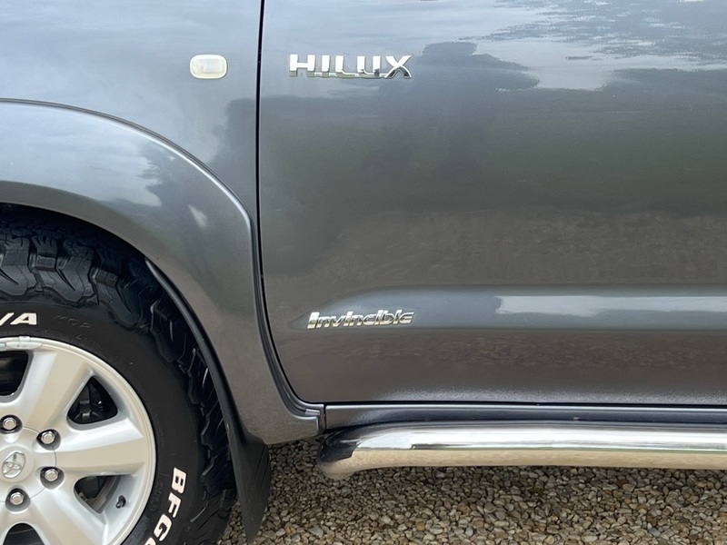 TOYOTA HILUX