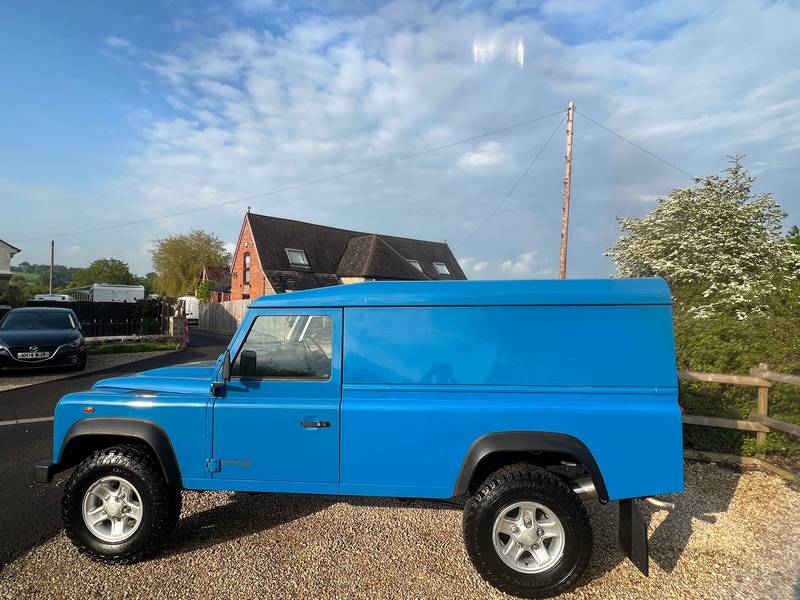 LAND ROVER DEFENDER 110