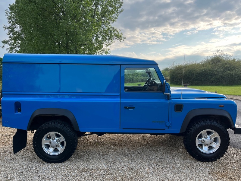 View LAND ROVER DEFENDER 110 TD HARD TOP LWB
