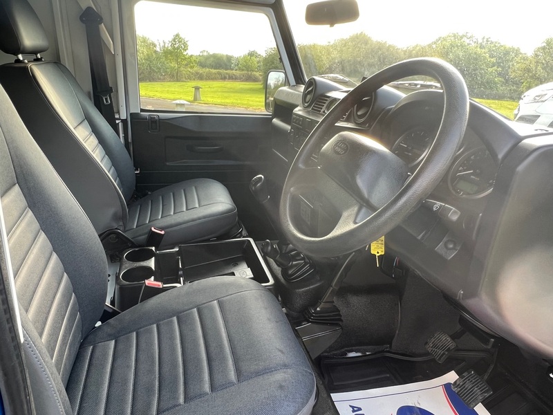 View LAND ROVER DEFENDER 110 TD HARD TOP LWB