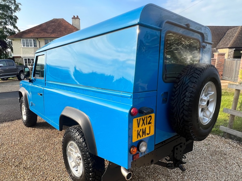 LAND ROVER DEFENDER 110