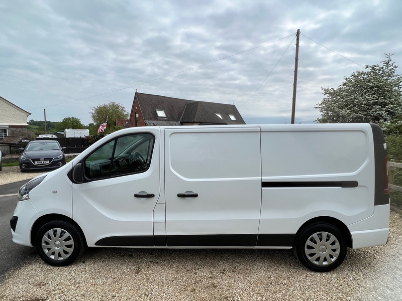 VAUXHALL VIVARO