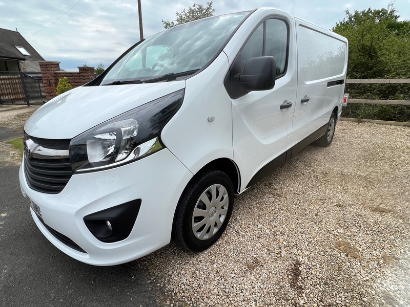 VAUXHALL VIVARO