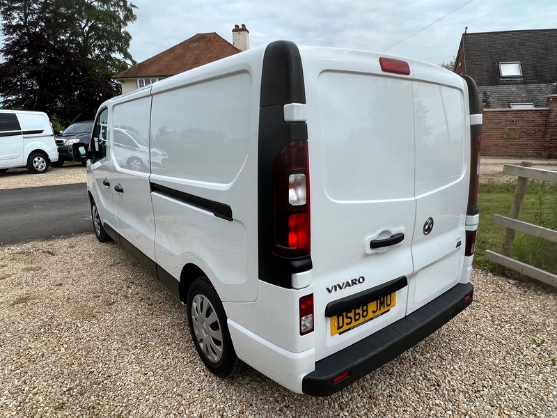 VAUXHALL VIVARO