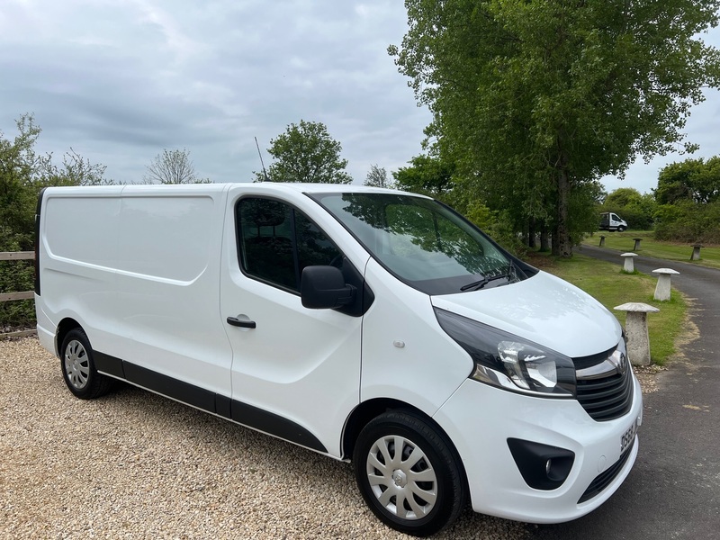 VAUXHALL VIVARO