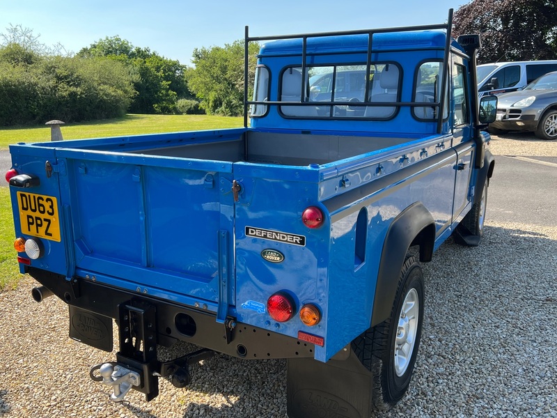 LAND ROVER DEFENDER 110