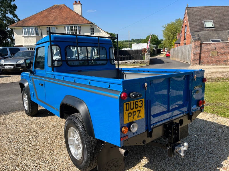 LAND ROVER DEFENDER 110