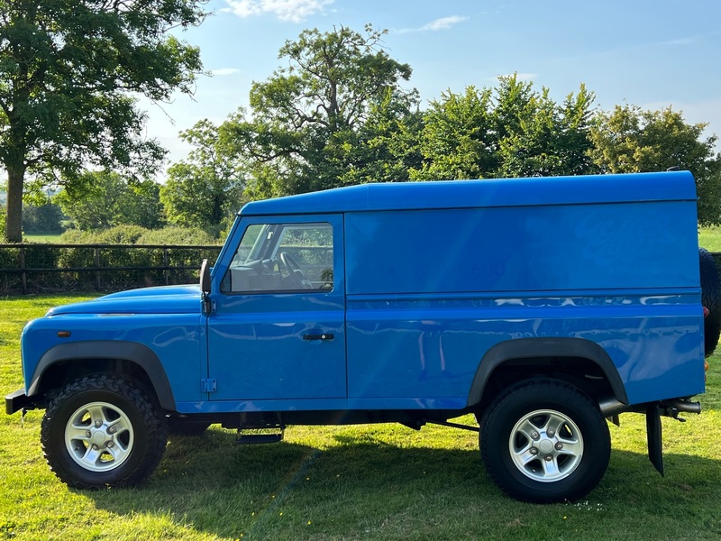 LAND ROVER DEFENDER 110