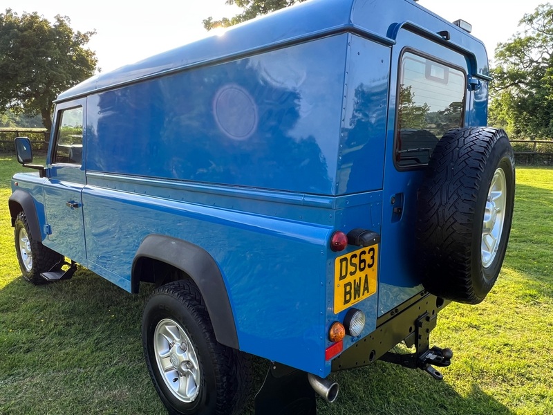 LAND ROVER DEFENDER 110