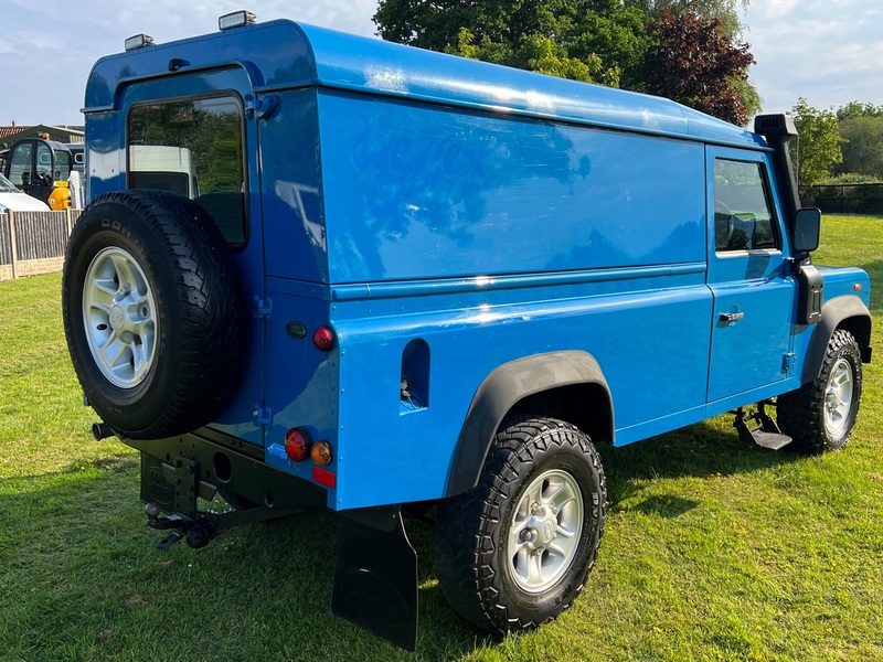 LAND ROVER DEFENDER 110