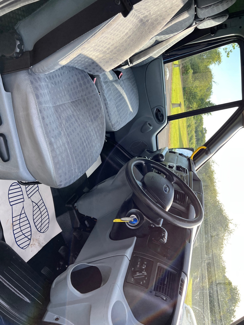 View FORD TRANSIT 17 STR MINIBUS 140BHP