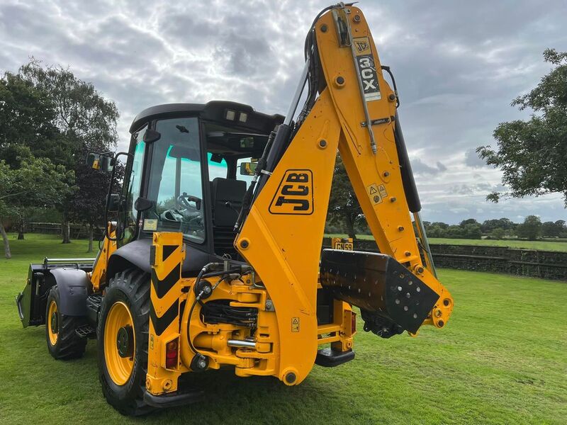 View JCB 3CX CONTRACTOR