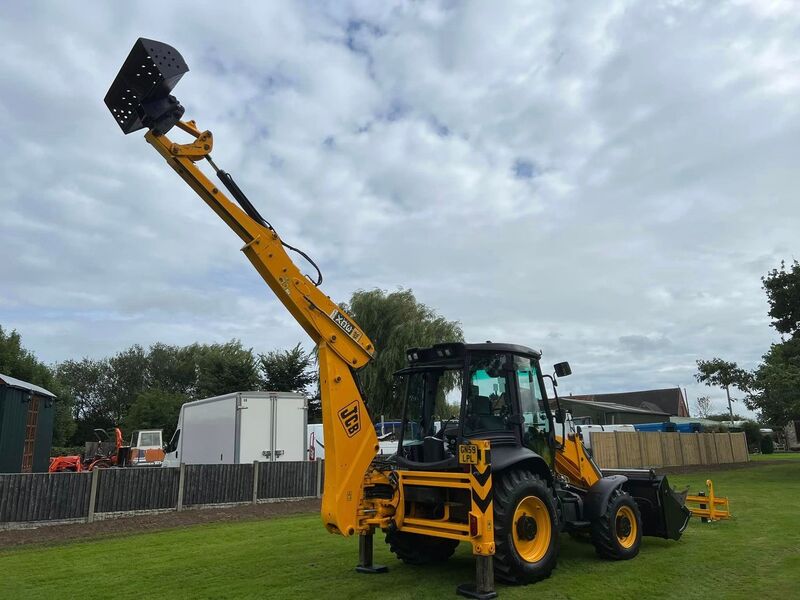 View JCB 3CX CONTRACTOR